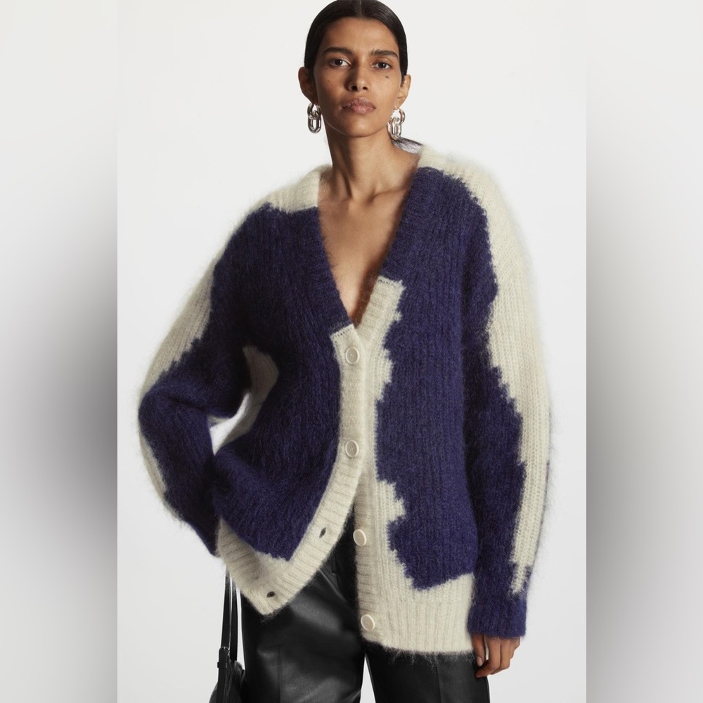 COS Women's Fuzzy Cardigan - Deep Blue and Cream